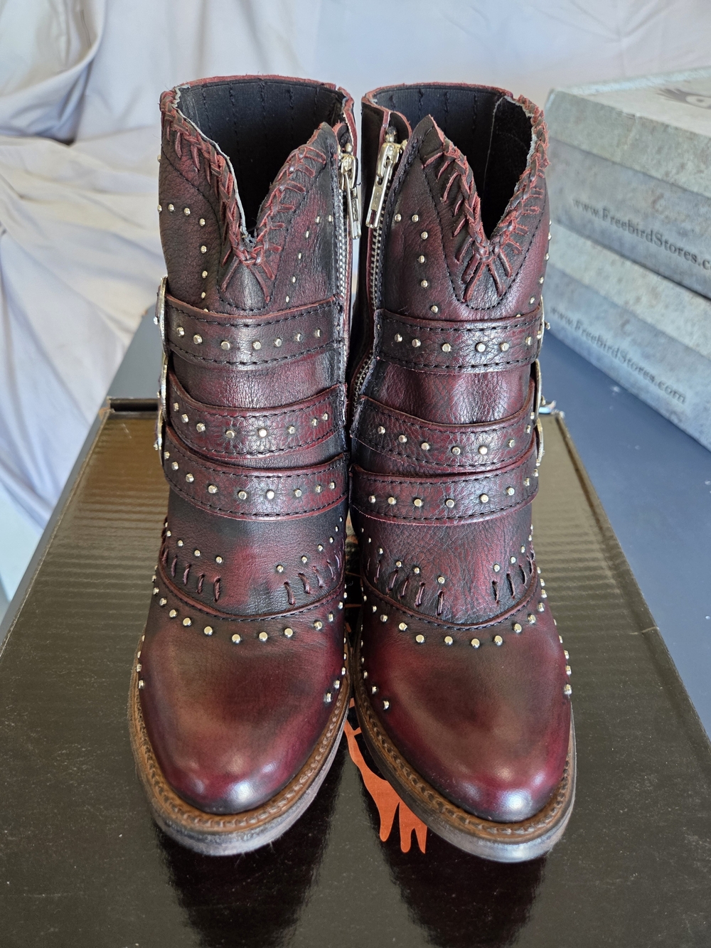 NEW, Gorgeous Freebird Wine Savanna Bootie, Size 10 - Picture 4 of 10